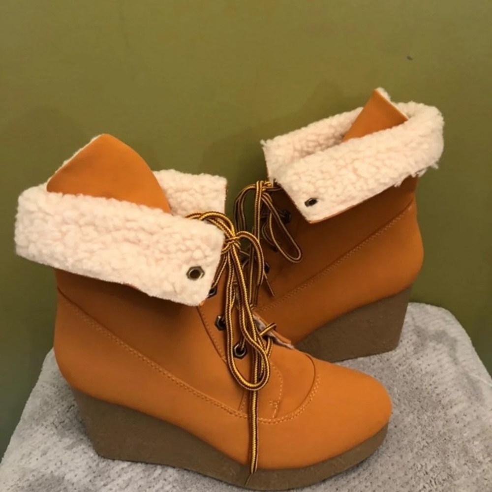 COZY CR WEDGE BOOTS